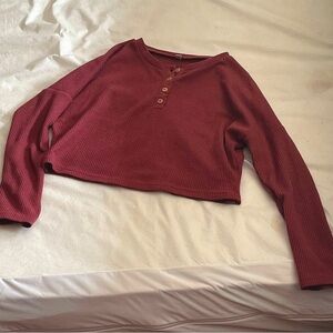 Long sleeve, slightly cropped on a girl 5’6, thick, no need for an undershirt.